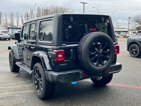 Used 2022 Jeep Wrangler Unlimited Sahara image 11