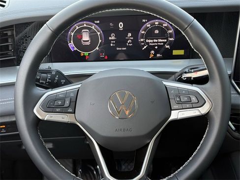New 2026 Volkswagen Tiguan SE image 9