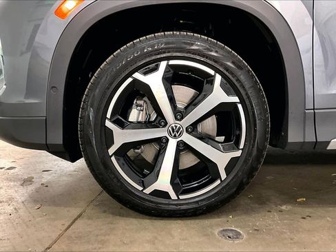 New 2026 Volkswagen Tiguan SE image 14