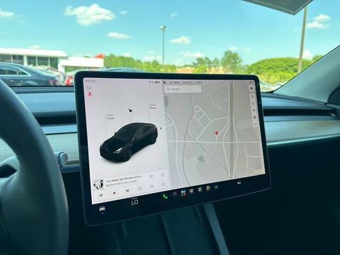 Used 2021 Tesla Model Y Long Range AWD/4WD image 25