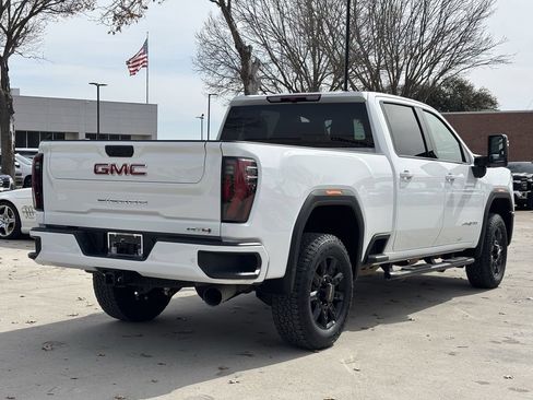 Used 2025 GMC Sierra 2500 AT4 image 3