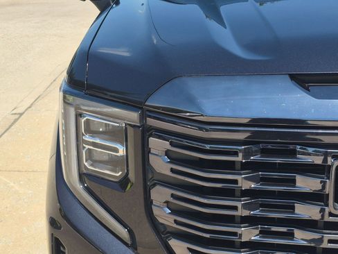 Used 2024 GMC Sierra 1500 Denali Ultimate AWD/4WD image 12