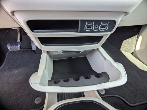 Used 2023 Chrysler Pacifica Touring-L FWD image 23