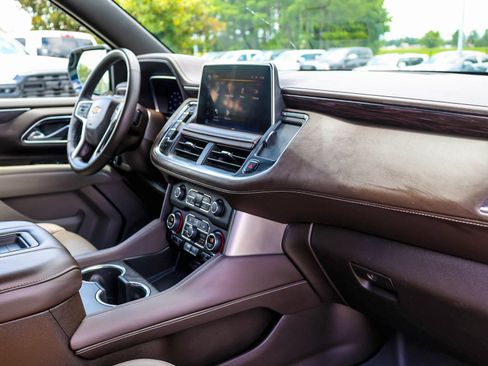 Used 2024 Chevrolet Tahoe LT w/ LT Signature Plus Package RWD image 9