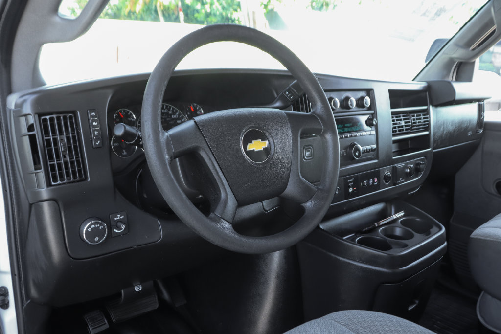 Used 2020 Chevrolet Express 3500 w/ Chrome Appearance Package RWD image 18