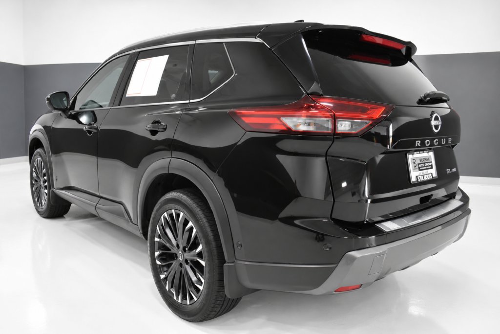 Used 2025 Nissan Rogue SL w/ Tech Package AWD/4WD image 3