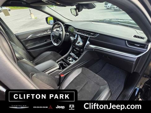 Used 2023 Jeep Grand Cherokee L Laredo AWD/4WD image 17