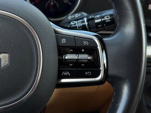 Certified 2024 Kia Carnival LX FWD image 31