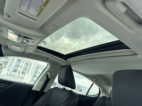 Certified 2024 Lexus ES 300h w/ Premium Package FWD image 22