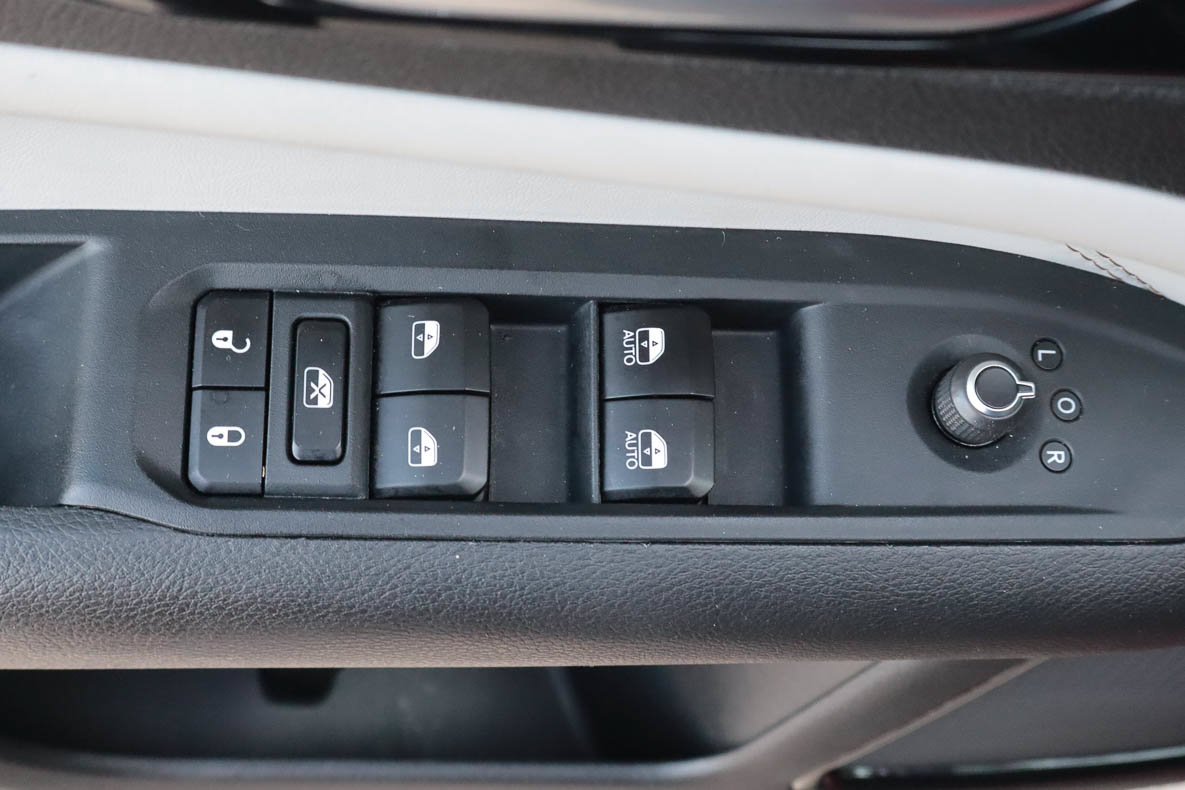 Used 2025 Jeep Compass Limited AWD/4WD image 15