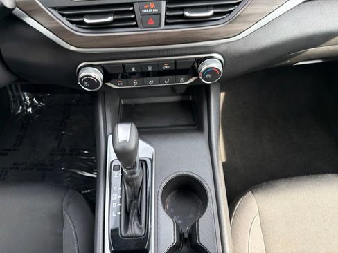 Used 2025 Nissan Altima 2.5 SV FWD image 29
