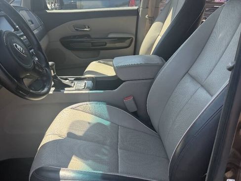 Used 2017 Kia Sedona EX FWD image 3