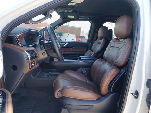 Used 2024 Lincoln Navigator Reserve AWD/4WD image 15