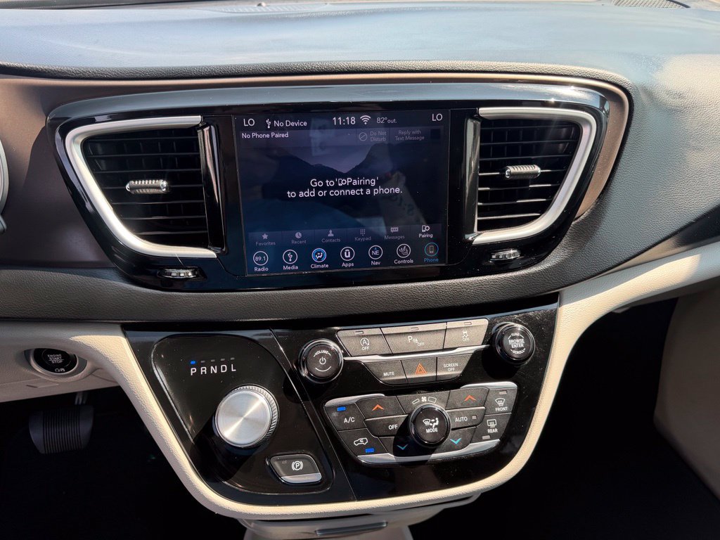 Used 2018 Chrysler Pacifica Touring-L w/ Tire & Wheel Group FWD image 38