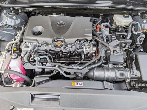 Used 2025 Toyota Camry SE image 34
