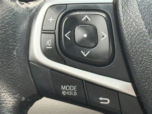 Used 2015 Toyota Camry XLE w/ Moonroof Package image 12