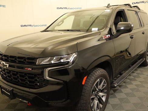Used 2024 Chevrolet Suburban Z71 AWD/4WD image 12