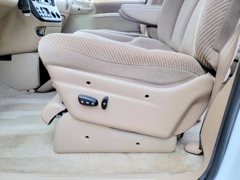 Used 1996 Dodge Grand Caravan LE FWD image 10