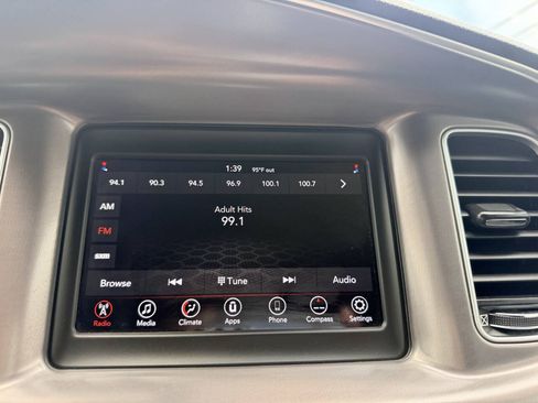Used 2022 Dodge Charger SXT RWD image 39