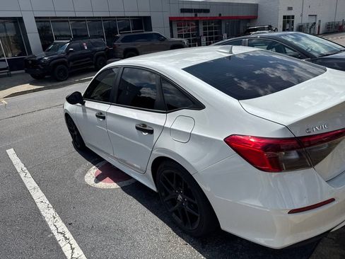 Used 2023 Honda Civic Sport image 7