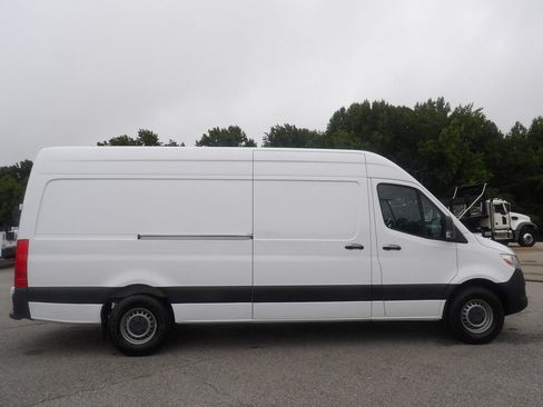 Used 2023 Mercedes-Benz Sprinter 2500 image 9