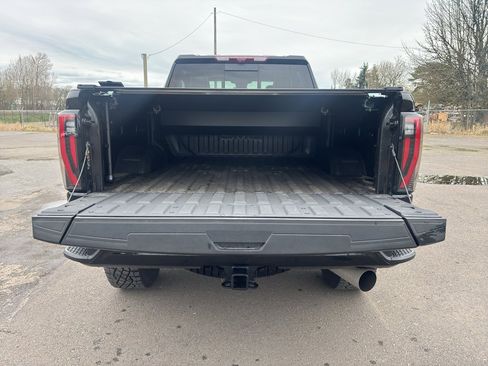Used 2025 GMC Sierra 2500 AT4X image 9