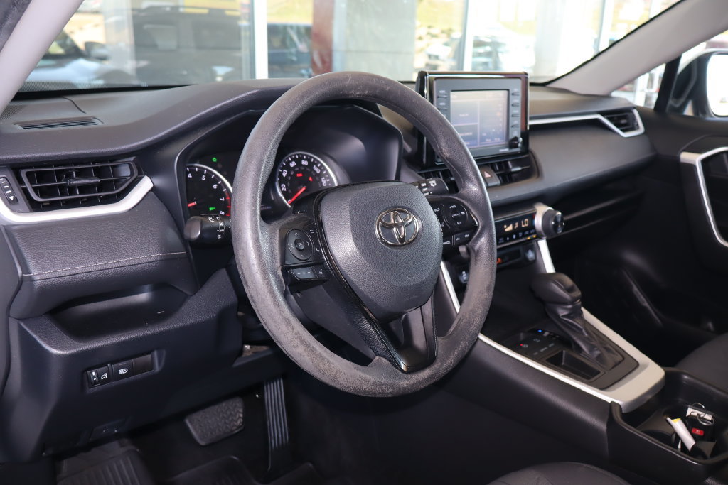 Used 2020 Toyota RAV4 XLE FWD image 16