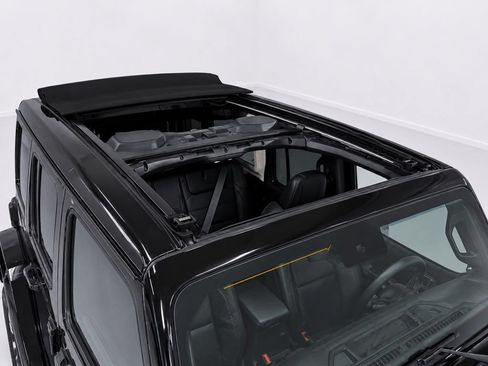 Used 2024 Jeep Wrangler High Altitude AWD/4WD image 5
