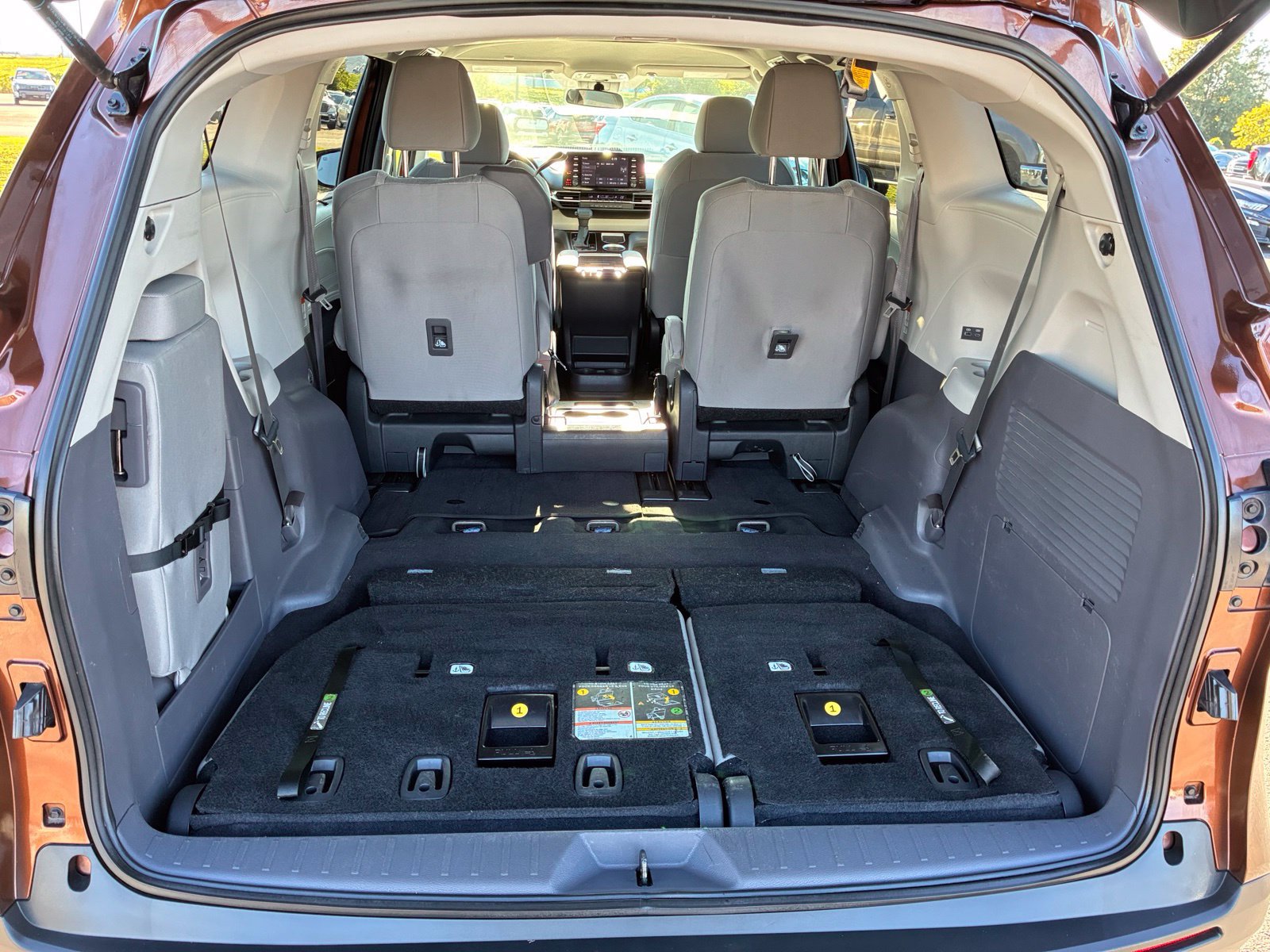 Used 2024 Toyota Sienna LE FWD image 18