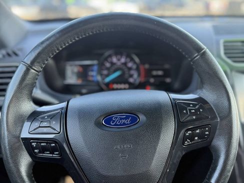 Used 2019 Ford Explorer XLT w/ Equipment Group 202A image 11