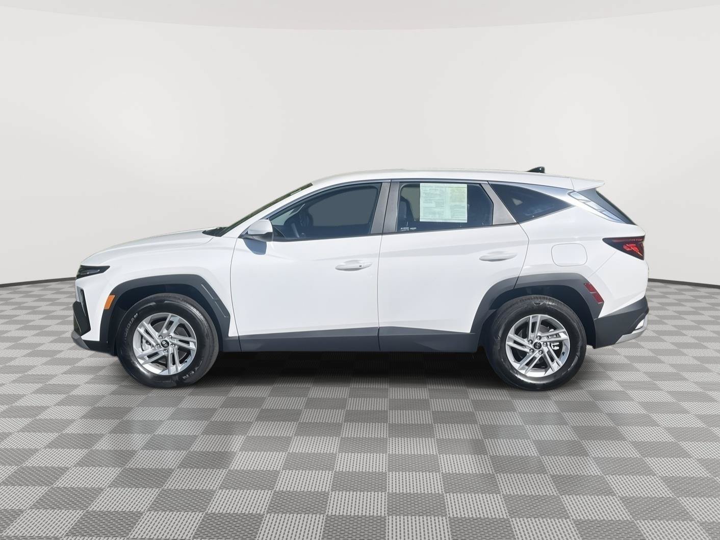 Used 2025 Hyundai Tucson SE AWD/4WD image 8