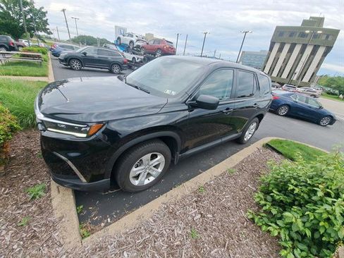 Used 2023 Honda Pilot LX image 1