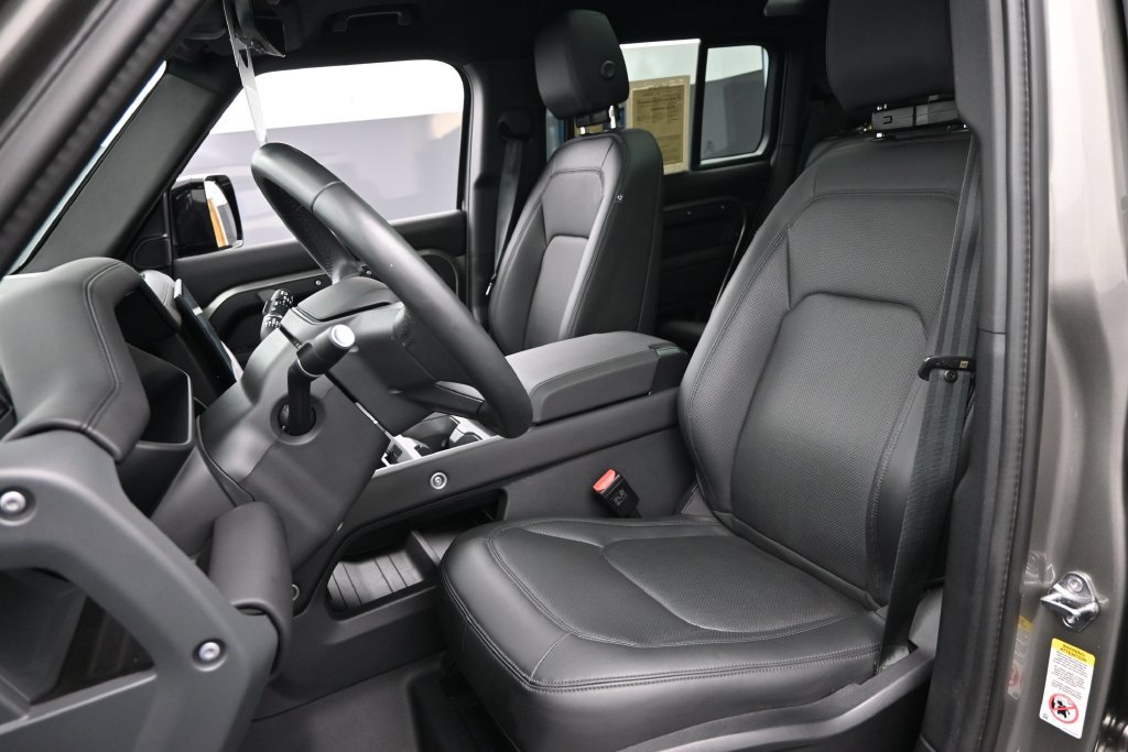 Used 2025 Land Rover Defender 110 S AWD/4WD image 13
