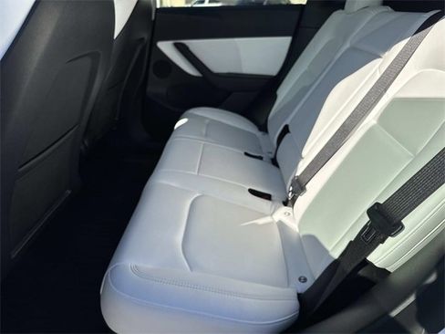 Used 2022 Tesla Model Y Performance image 17