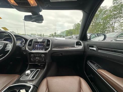 Used 2019 Chrysler 300 Limited RWD image 27