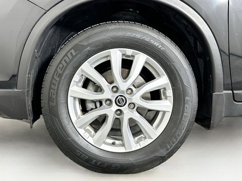 Used 2018 Nissan Rogue SV image 11