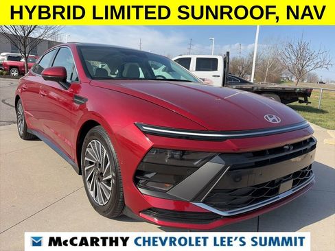 Used 2024 Hyundai Sonata Limited FWD image 2