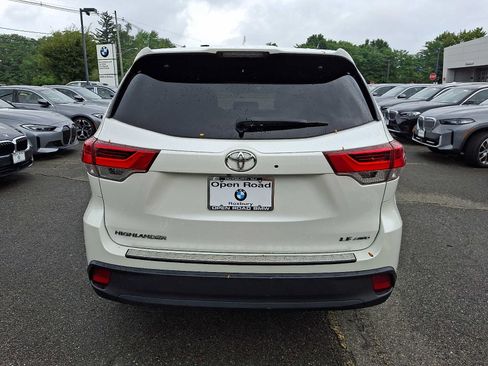 Used 2019 Toyota Highlander Plus AWD/4WD image 6