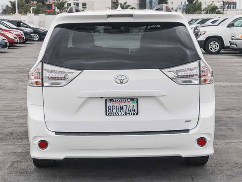 Used 2020 Toyota Sienna SE w/ SE Preferred Package FWD image 8