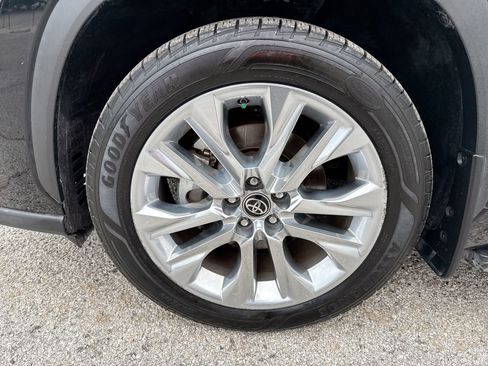 Used 2022 Toyota Highlander Limited AWD/4WD image 19