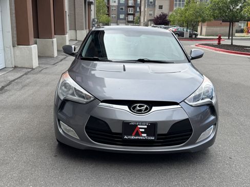 Used 2012 Hyundai Veloster w/ Style Pkg image 9