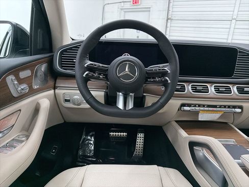New 2026 Mercedes-Benz GLS 450 4MATIC image 21