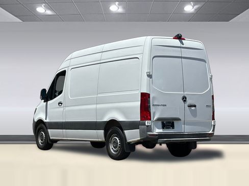 Used 2022 Mercedes-Benz Sprinter 2500 image 3