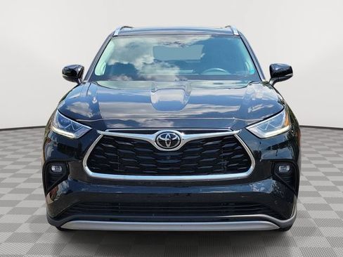 Used 2022 Toyota Highlander Platinum AWD/4WD image 2