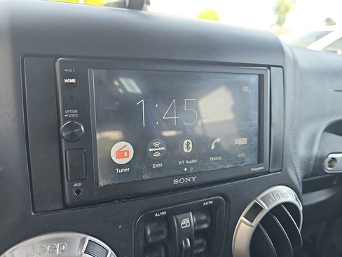 Used 2015 Jeep Wrangler Unlimited Sahara w/ Connectivity Group image 23