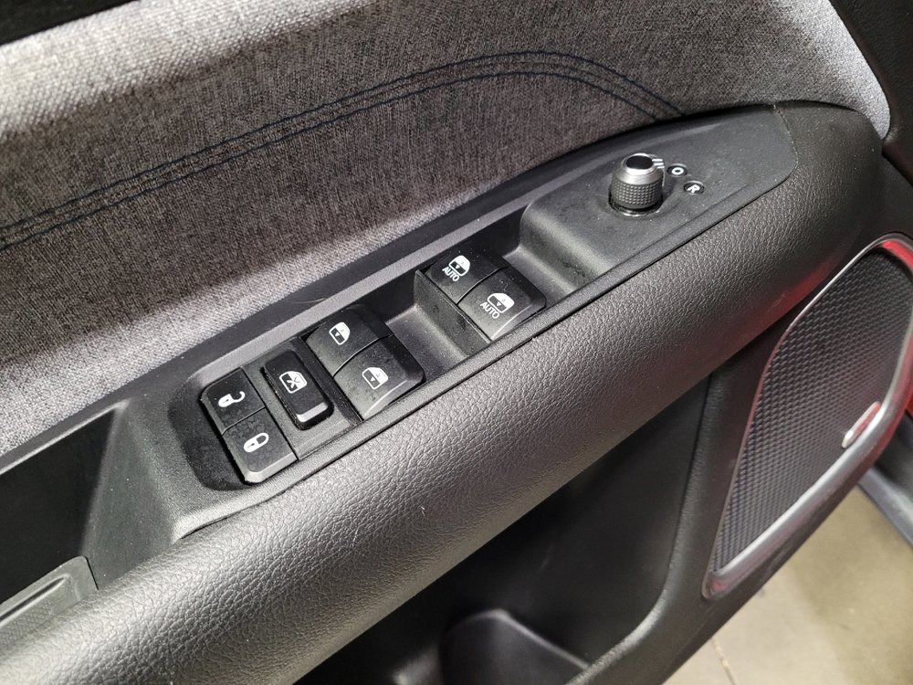 Used 2025 Jeep Compass Latitude w/ Sun & Sound Group AWD/4WD image 27