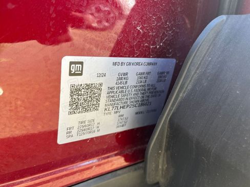 Used 2025 Chevrolet Trax LT image 28