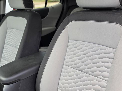 Used 2019 Chevrolet Equinox LS w/ LS Convenience Package image 10