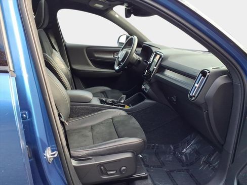 Used 2021 Volvo XC40 T5 R-Design w/ Climate Package image 15