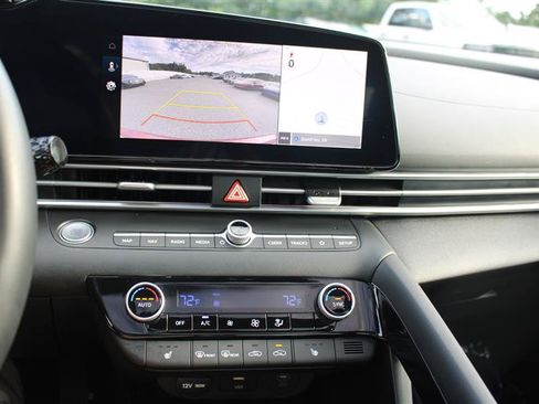 Used 2025 Hyundai Elantra SEL FWD image 14
